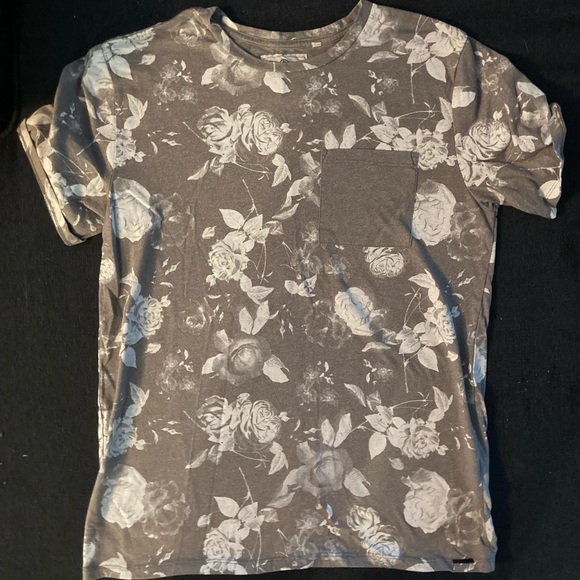 Gray floral pocket tshirt - Picture 1 of 2